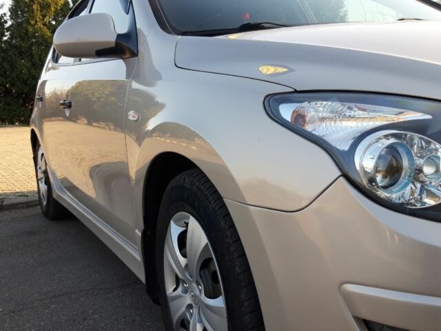 Бежевый Хендай i30, объемом двигателя 0 л и пробегом 110 тыс. км за 6800 $, фото 12 на Automoto.ua