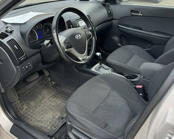 Бежевый Хендай i30, объемом двигателя 1.6 л и пробегом 260 тыс. км за 6700 $, фото 4 на Automoto.ua