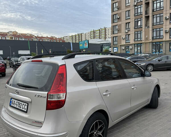 Бежевый Хендай i30, объемом двигателя 1.6 л и пробегом 260 тыс. км за 6700 $, фото 7 на Automoto.ua