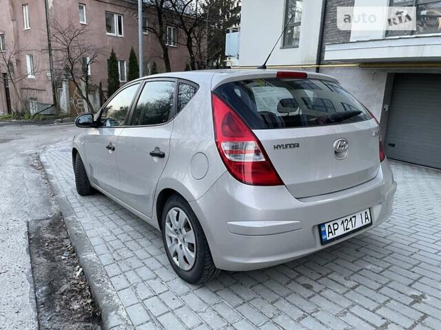 Бежевый Хендай i30, объемом двигателя 1.4 л и пробегом 199 тыс. км за 5100 $, фото 3 на Automoto.ua