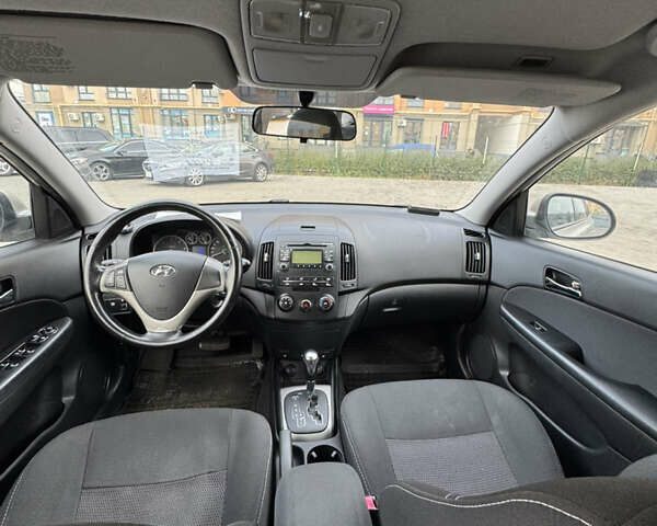 Бежевый Хендай i30, объемом двигателя 1.6 л и пробегом 260 тыс. км за 6700 $, фото 2 на Automoto.ua