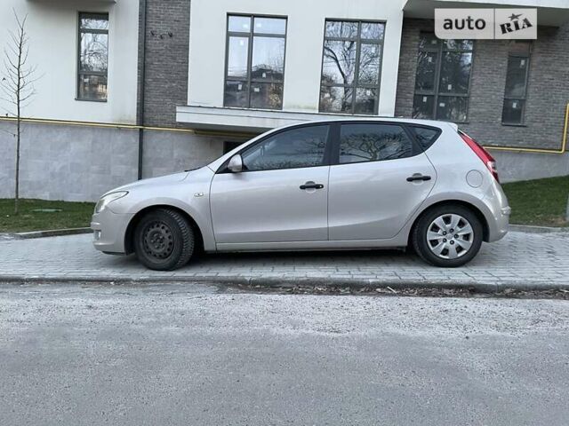 Бежевый Хендай i30, объемом двигателя 1.4 л и пробегом 199 тыс. км за 5100 $, фото 1 на Automoto.ua
