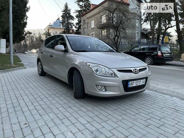 Бежевый Хендай i30, объемом двигателя 1.4 л и пробегом 199 тыс. км за 5100 $, фото 2 на Automoto.ua