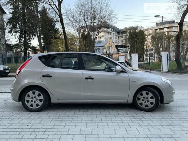 Бежевый Хендай i30, объемом двигателя 1.4 л и пробегом 199 тыс. км за 5100 $, фото 6 на Automoto.ua