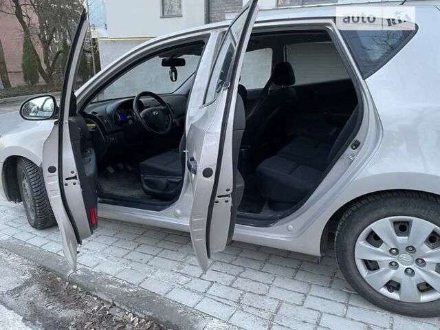 Бежевый Хендай i30, объемом двигателя 1.4 л и пробегом 199 тыс. км за 5100 $, фото 7 на Automoto.ua