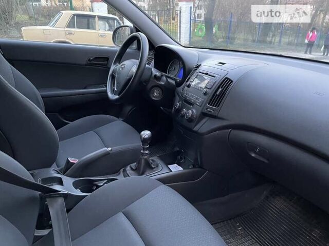 Бежевый Хендай i30, объемом двигателя 1.4 л и пробегом 199 тыс. км за 5100 $, фото 21 на Automoto.ua
