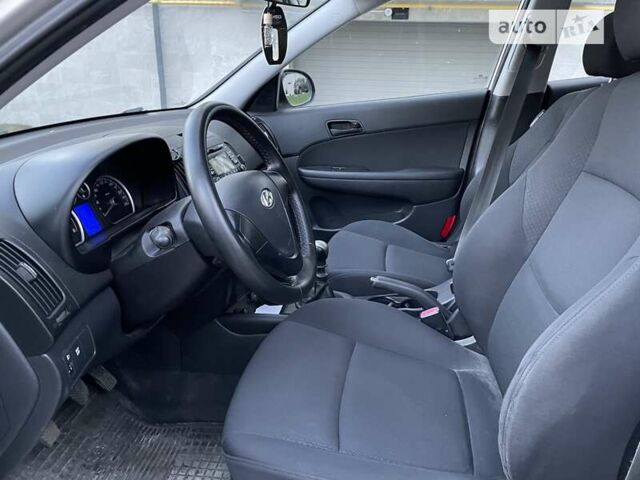 Бежевый Хендай i30, объемом двигателя 1.4 л и пробегом 199 тыс. км за 5100 $, фото 13 на Automoto.ua