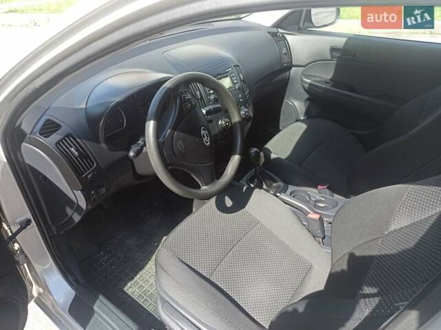 Бежевый Хендай i30, объемом двигателя 1.4 л и пробегом 195 тыс. км за 5700 $, фото 16 на Automoto.ua