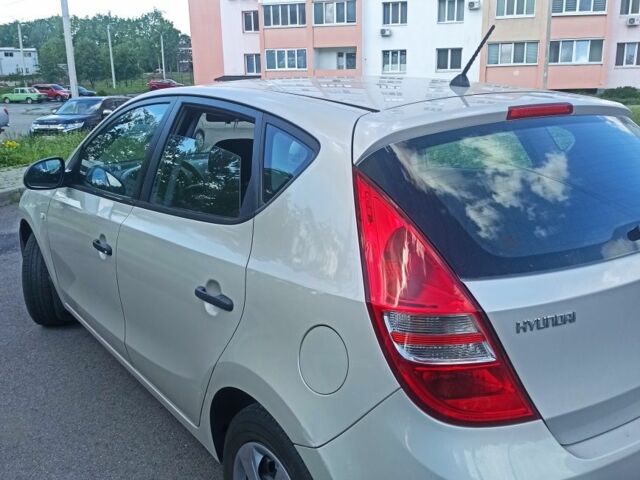 Бежевый Хендай i30, объемом двигателя 1.4 л и пробегом 195 тыс. км за 5700 $, фото 4 на Automoto.ua