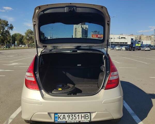 Бежевый Хендай i30, объемом двигателя 1.4 л и пробегом 121 тыс. км за 6999 $, фото 2 на Automoto.ua