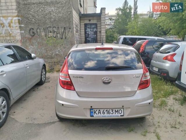 Бежевий Хендай i30, об'ємом двигуна 1.59 л та пробігом 155 тис. км за 6100 $, фото 8 на Automoto.ua
