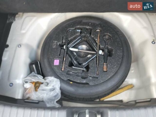 Бежевий Хендай i30, об'ємом двигуна 1.59 л та пробігом 155 тис. км за 6100 $, фото 18 на Automoto.ua