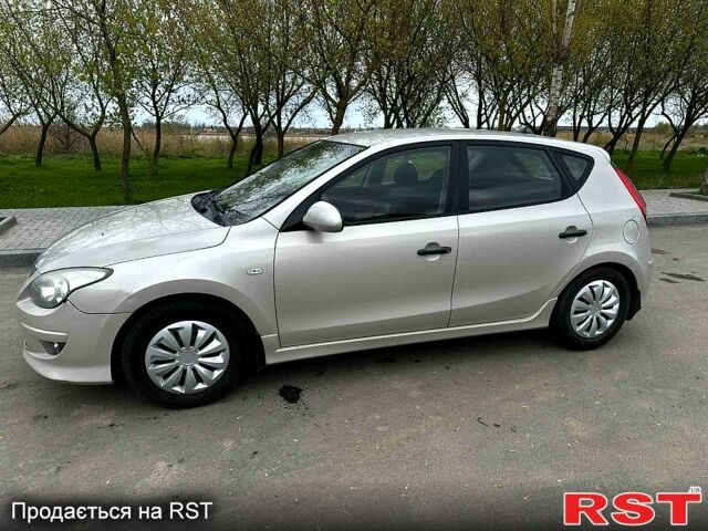 Бежевый Хендай i30, объемом двигателя 1.6 л и пробегом 0 тыс. км за 5700 $, фото 2 на Automoto.ua