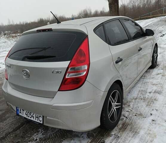 Бежевый Хендай i30, объемом двигателя 1.4 л и пробегом 240 тыс. км за 5300 $, фото 1 на Automoto.ua