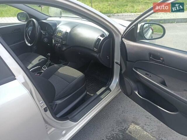 Бежевый Хендай i30, объемом двигателя 1.4 л и пробегом 195 тыс. км за 5700 $, фото 10 на Automoto.ua