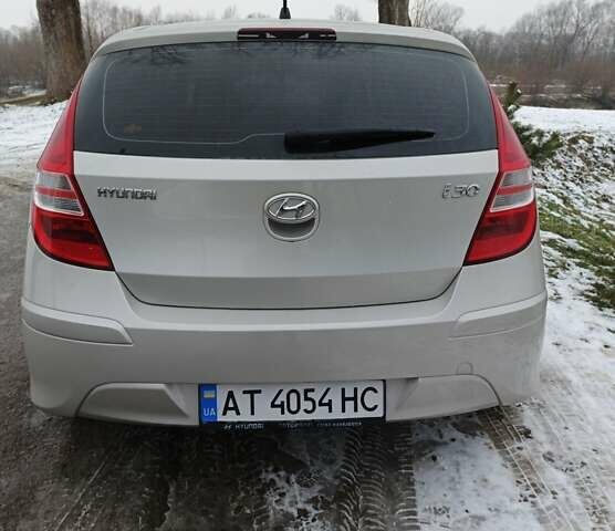 Бежевый Хендай i30, объемом двигателя 1.4 л и пробегом 240 тыс. км за 5300 $, фото 3 на Automoto.ua