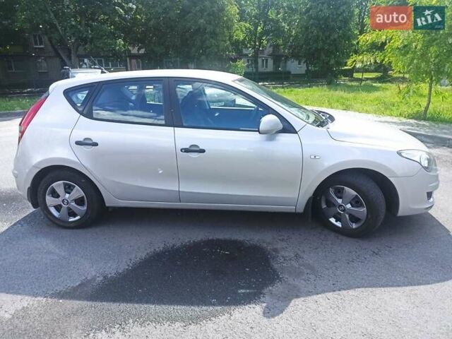 Бежевый Хендай i30, объемом двигателя 1.4 л и пробегом 195 тыс. км за 5700 $, фото 3 на Automoto.ua