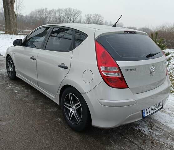 Бежевый Хендай i30, объемом двигателя 1.4 л и пробегом 240 тыс. км за 5300 $, фото 4 на Automoto.ua