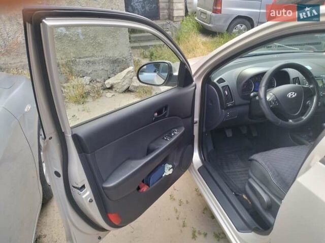 Бежевий Хендай i30, об'ємом двигуна 1.59 л та пробігом 155 тис. км за 6100 $, фото 10 на Automoto.ua