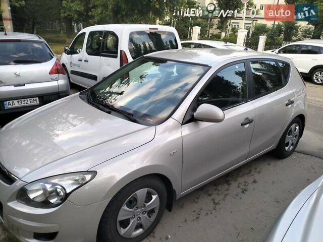 Бежевий Хендай i30, об'ємом двигуна 1.59 л та пробігом 155 тис. км за 6100 $, фото 5 на Automoto.ua