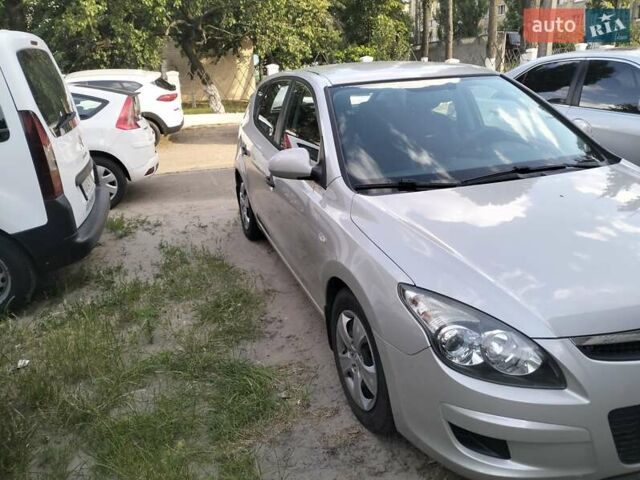 Бежевий Хендай i30, об'ємом двигуна 1.59 л та пробігом 155 тис. км за 6100 $, фото 9 на Automoto.ua