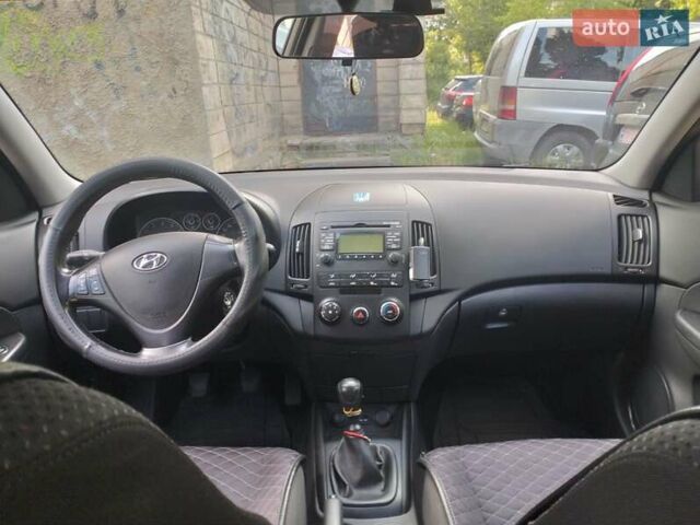 Бежевий Хендай i30, об'ємом двигуна 1.59 л та пробігом 155 тис. км за 6100 $, фото 11 на Automoto.ua