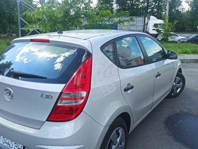 Бежевый Хендай i30, объемом двигателя 1.4 л и пробегом 195 тыс. км за 5700 $, фото 3 на Automoto.ua