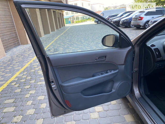 Бежевый Хендай i30, объемом двигателя 1.6 л и пробегом 146 тыс. км за 8999 $, фото 20 на Automoto.ua