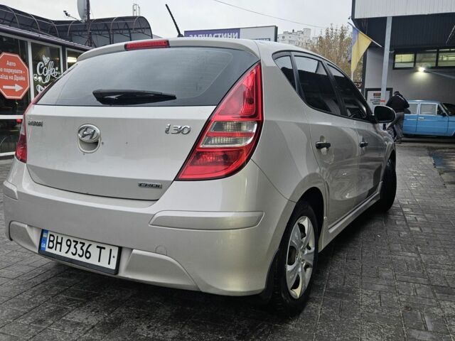 Бежевый Хендай i30, объемом двигателя 1.6 л и пробегом 135 тыс. км за 7200 $, фото 2 на Automoto.ua