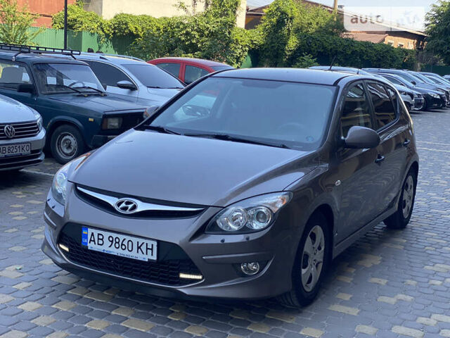 Бежевый Хендай i30, объемом двигателя 1.6 л и пробегом 146 тыс. км за 8999 $, фото 2 на Automoto.ua