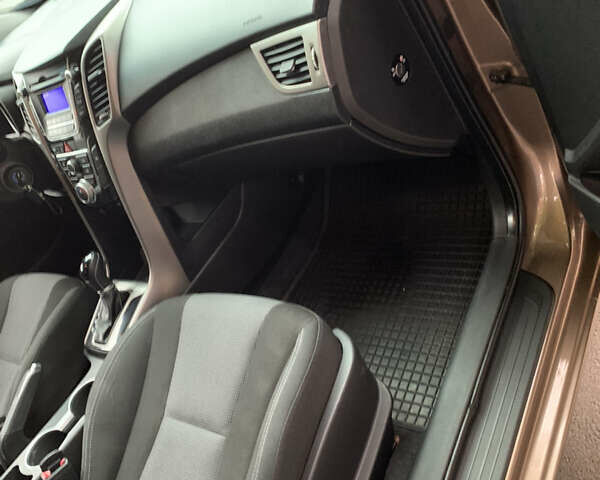 Бежевый Хендай i30, объемом двигателя 1.6 л и пробегом 118 тыс. км за 11000 $, фото 50 на Automoto.ua