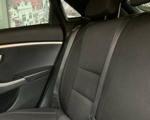 Бежевый Хендай i30, объемом двигателя 1.6 л и пробегом 118 тыс. км за 11000 $, фото 23 на Automoto.ua