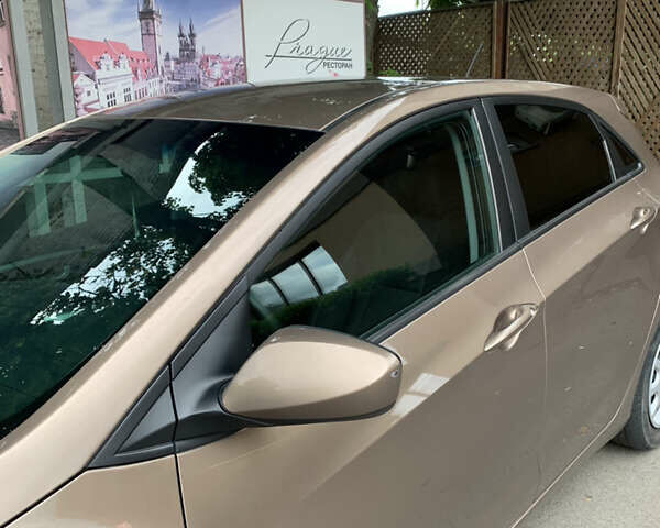 Бежевый Хендай i30, объемом двигателя 1.6 л и пробегом 118 тыс. км за 11000 $, фото 2 на Automoto.ua