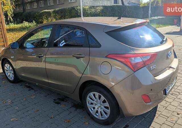 Бежевий Хендай i30, об'ємом двигуна 1.4 л та пробігом 156 тис. км за 8000 $, фото 5 на Automoto.ua