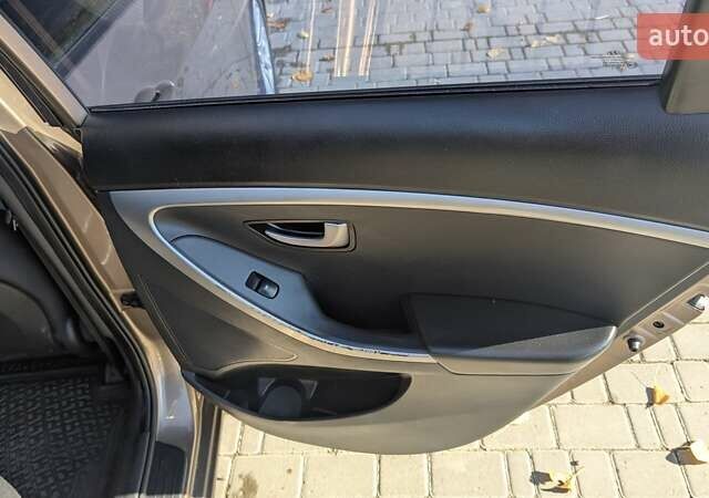 Бежевий Хендай i30, об'ємом двигуна 1.4 л та пробігом 156 тис. км за 8000 $, фото 15 на Automoto.ua