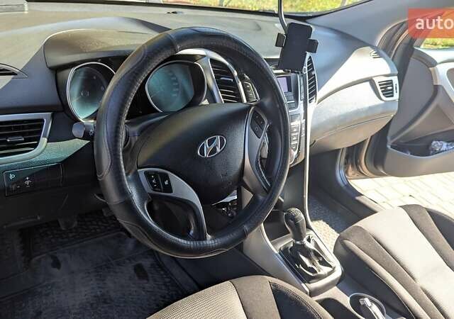 Бежевий Хендай i30, об'ємом двигуна 1.4 л та пробігом 156 тис. км за 8000 $, фото 8 на Automoto.ua