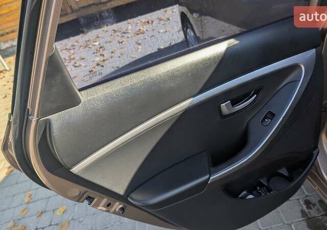 Бежевий Хендай i30, об'ємом двигуна 1.4 л та пробігом 156 тис. км за 8000 $, фото 14 на Automoto.ua