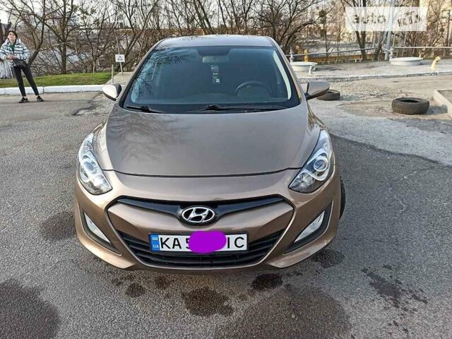 Бежевий Хендай i30, об'ємом двигуна 1.4 л та пробігом 160 тис. км за 7650 $, фото 16 на Automoto.ua