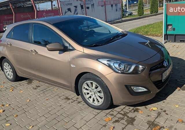 Бежевий Хендай i30, об'ємом двигуна 1.4 л та пробігом 156 тис. км за 8000 $, фото 4 на Automoto.ua