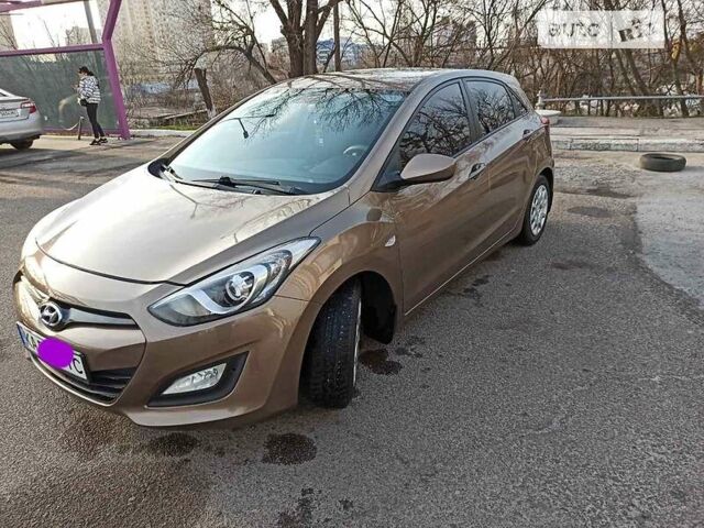 Бежевий Хендай i30, об'ємом двигуна 1.4 л та пробігом 160 тис. км за 7650 $, фото 4 на Automoto.ua