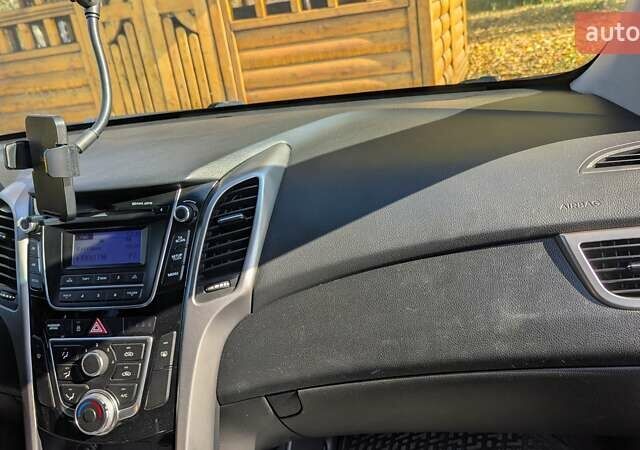 Бежевий Хендай i30, об'ємом двигуна 1.4 л та пробігом 156 тис. км за 8000 $, фото 17 на Automoto.ua