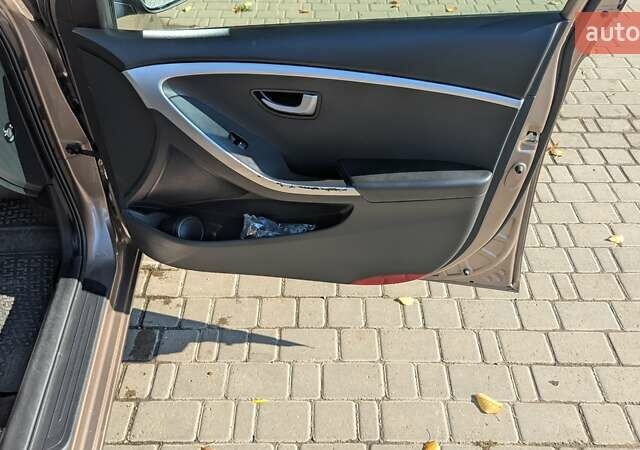 Бежевий Хендай i30, об'ємом двигуна 1.4 л та пробігом 156 тис. км за 8000 $, фото 16 на Automoto.ua