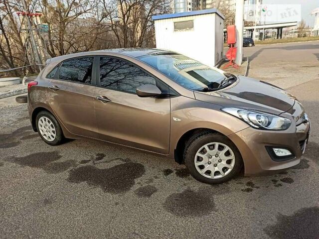 Бежевий Хендай i30, об'ємом двигуна 1.4 л та пробігом 160 тис. км за 7650 $, фото 6 на Automoto.ua