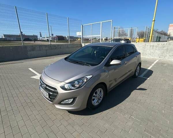 Бежевый Хендай i30, объемом двигателя 1.59 л и пробегом 72 тыс. км за 12700 $, фото 1 на Automoto.ua