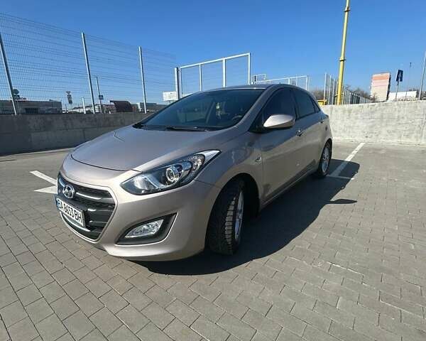 Бежевый Хендай i30, объемом двигателя 1.59 л и пробегом 72 тыс. км за 12700 $, фото 2 на Automoto.ua