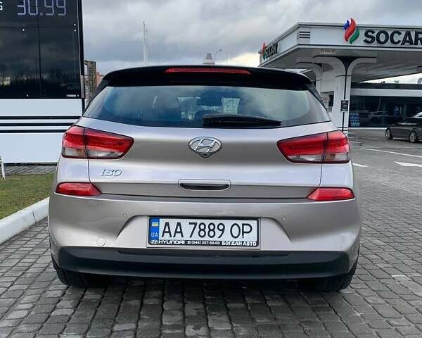 Бежевий Хендай i30, об'ємом двигуна 1.59 л та пробігом 25 тис. км за 15000 $, фото 4 на Automoto.ua