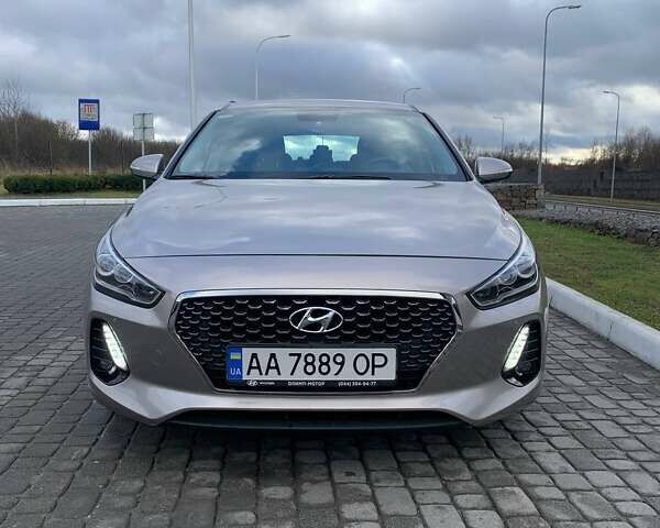 Бежевий Хендай i30, об'ємом двигуна 1.59 л та пробігом 25 тис. км за 15000 $, фото 2 на Automoto.ua