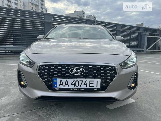 Бежевий Хендай i30, об'ємом двигуна 1.6 л та пробігом 28 тис. км за 16900 $, фото 1 на Automoto.ua