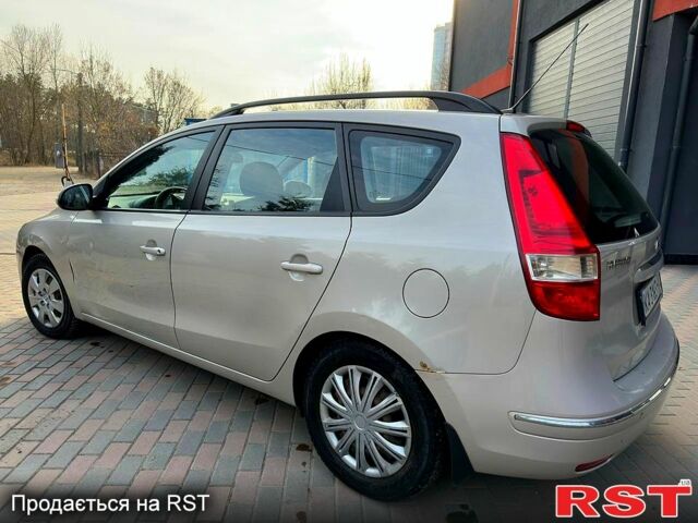 Бежевый Хендай i30, объемом двигателя 2 л и пробегом 288 тыс. км за 4500 $, фото 2 на Automoto.ua