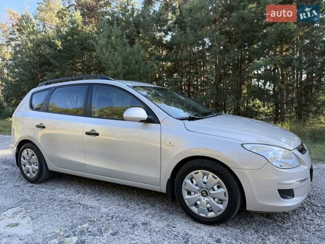 Бежевый Хендай i30, объемом двигателя 1.6 л и пробегом 240 тыс. км за 5300 $, фото 2 на Automoto.ua